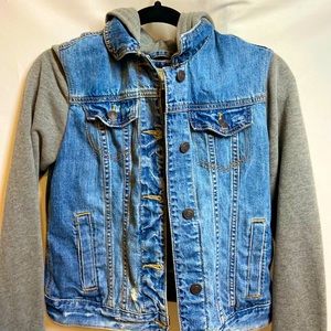 Abercrombie & Fitch women’s XS jean jacket w hood
